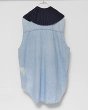 Load image into Gallery viewer, PLEATED COLLAR SLEEVELESS SHIRT_D
