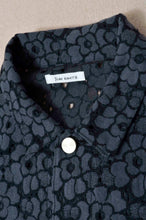 Load image into Gallery viewer, FLOWER LACE QUILTED WORK BLOUSON_BLACK

