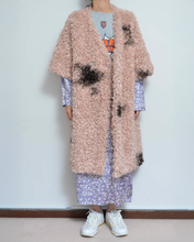 Load image into Gallery viewer, 代官山 蔦屋書店出品中/WAVY FUR COAT
