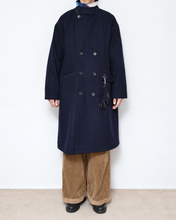โหลดรูปภาพลงในเครื่องมือใช้ดูของ Gallery [สินค้าพรีออเดอร์คอลเลคชั่น AW26-27] เสื้อโค้ท Pea Coat ติดชาร์มลายดอกไม้ / ผ้าสักหลาดขนสัตว์ × ผ้าสปอร์ต
