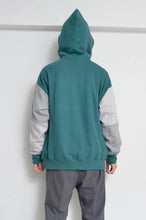 画像をギャラリービューアに読み込む, your right things in 代官山 蔦屋書店 出品中〜11/3まで:TWO-TONE HOODIE_GREEN/MIND GAME print/02 size
