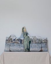 画像をギャラリービューアに読み込む, RUG CUSHION_ STATUE OF LIBERTY
