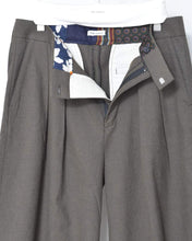 画像をギャラリービューアに読み込む, Herringbone Wide Tuck Shorts
