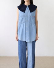 Load image into Gallery viewer, PLEATED COLLAR SLEEVELESS SHIRT_D
