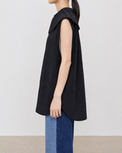 画像をギャラリービューアに読み込む, PLEATED COLLAR SLEEVELESS SHIRT_E
