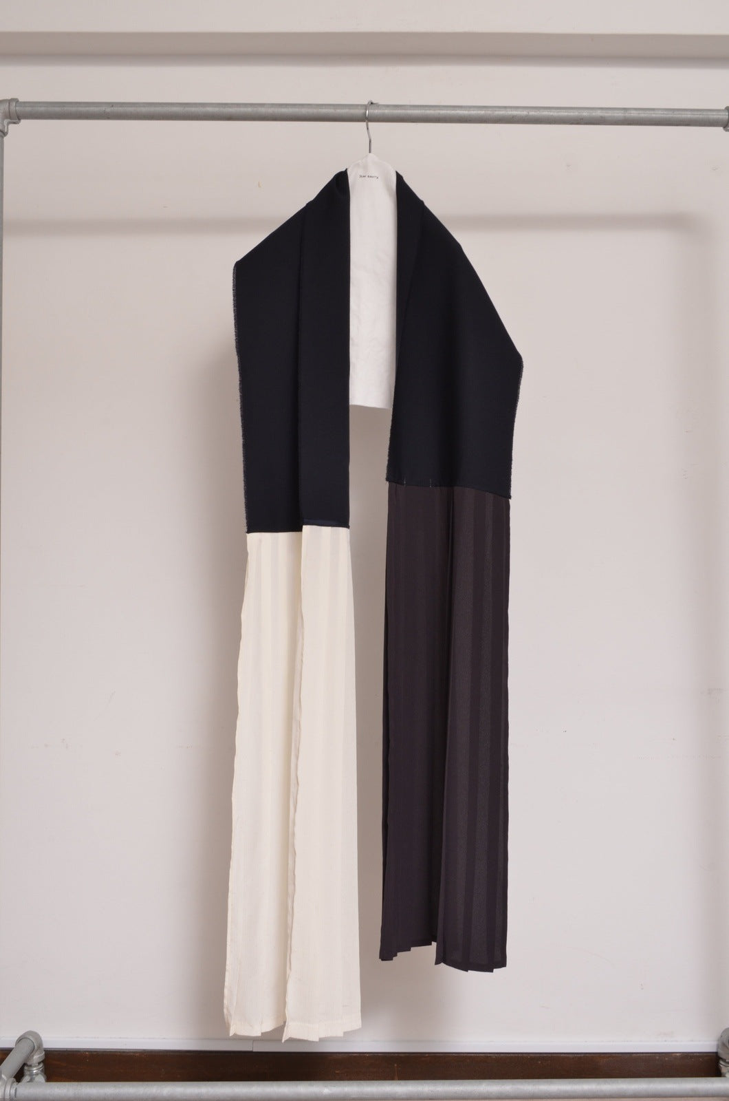 PLEATED STOLE / BLACK_001